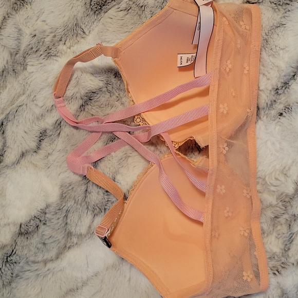 Pair of Victoria's Secret Bras, New! 34C - Picture 5 of 6